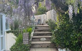 Rosemary House Brs Airport Accommodation